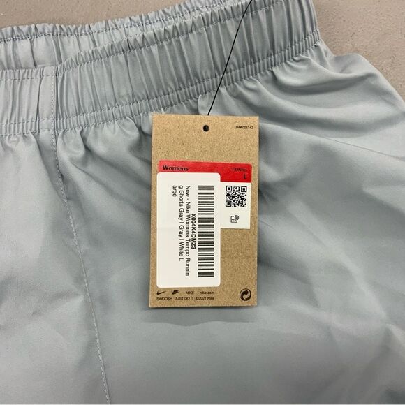 Women’s Nike Tempo Shorts Gray Large - Picture 3 of 4
